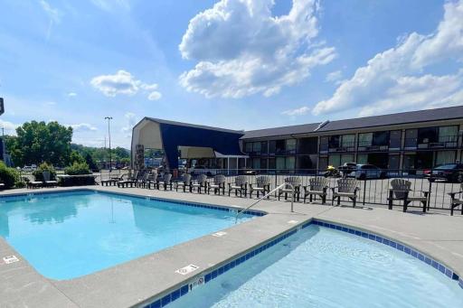 Travelodge by Wyndham Pigeon Forge Dollywood Lane - Housity