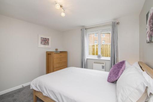 The Nelson - Spacious City Property and Free Parking - Housity