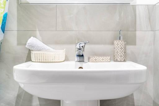 Dunstan House Luxury Holiday Home with free parking - Housity