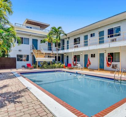 The Nook Hollywood short walk from the beach with pool and Free Parking - Housity