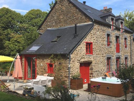 Chambre, spa, petit déjeuner - Housity