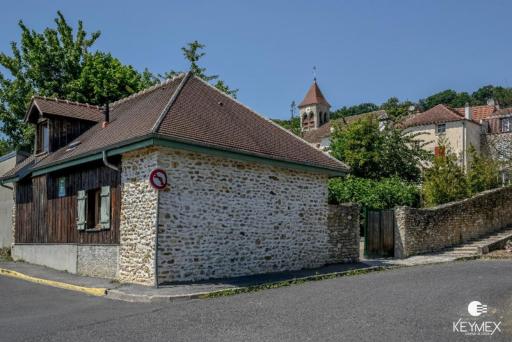 Les Pins - Maison avec parking ferme et jardin commun au calme - Housity