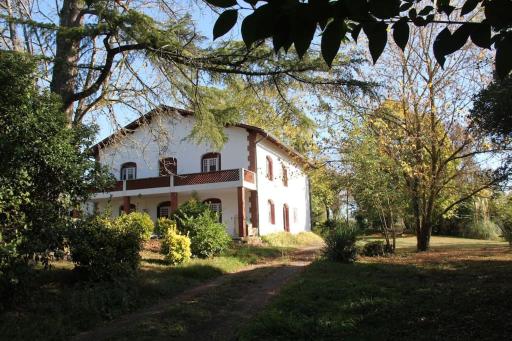 maison de campagne avec grand lac et park arboré - Housity
