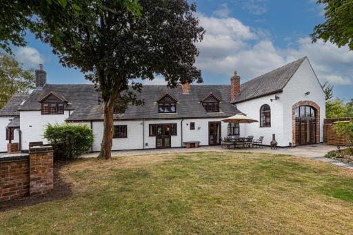 Rustic 5 Bed Farm House in Derbyshire, sleeps 9 - Housity