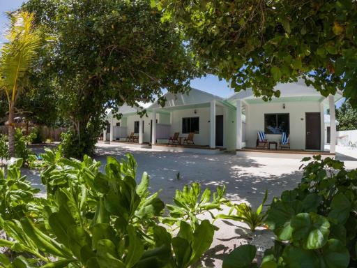 Clouds Beach Retreat Laamu Gan - Housity