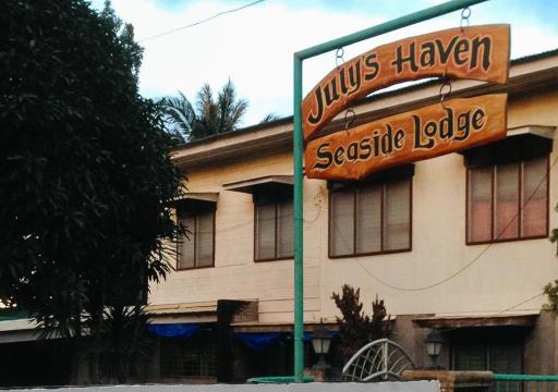 RedDoorz at July's Haven Seaside Pension Camiguin - Housity