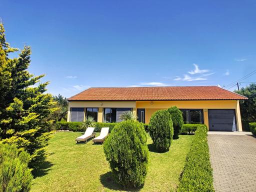 Hillside House by LovelyStay - Housity