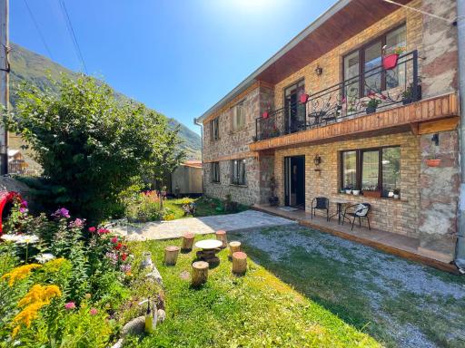 Ia's Guest House - Housity