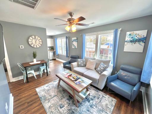 Stylish Cozy Tree House Pet Friendly!!! - Housity