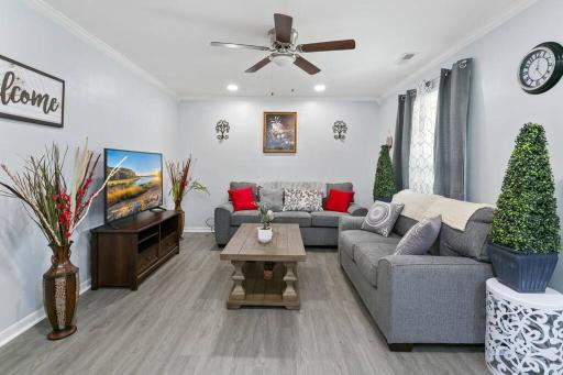Renovated 3 bedroom Home with all new furniture - Housity