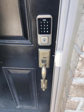Beautiful 3 Bedroom Home in Kitchener with Free Parking + WiFi - Housity