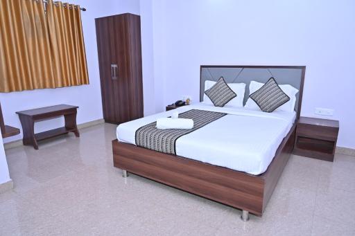 Hotel Stone Park by WB Inn - Housity