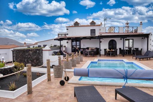 Vistas 360-ROOMS AND VILLA - Housity