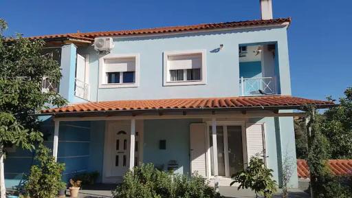 Sylvia's Village Home - Housity
