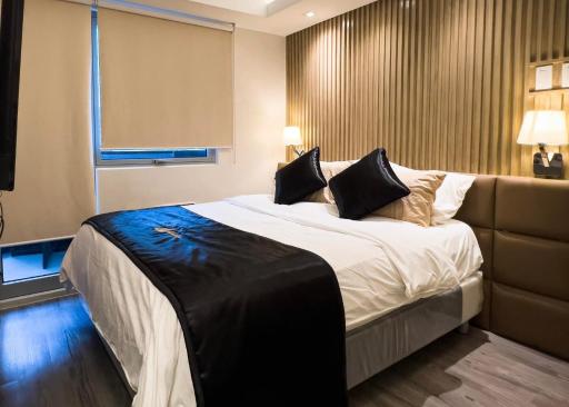 Nice one BR condo free pool in Commonwealth QC - Housity