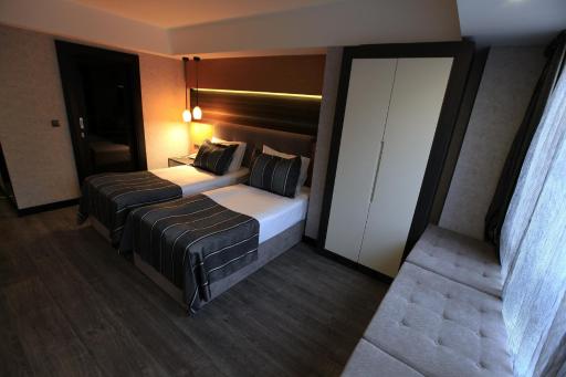 The Black Hotel - Housity