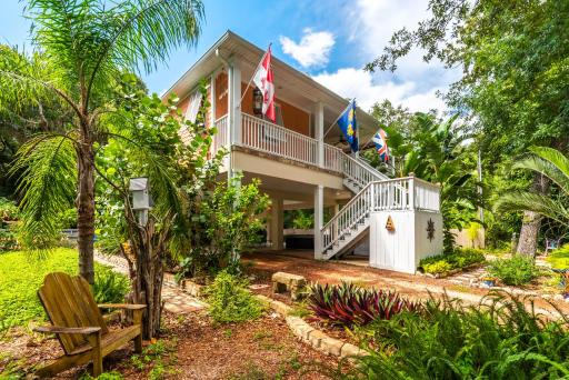 Coastal Getaway - Family-Friendly Vacation House - Housity