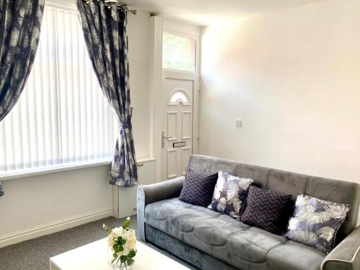 Cosy Cheerful 2 Bedrooms Near Piccadilly, Etihad Stadium Sleeps up to 5 - Housity