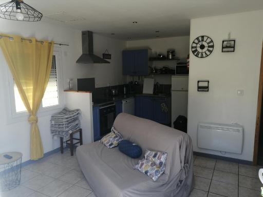 Petite maison et son jardinet en Village. - Housity