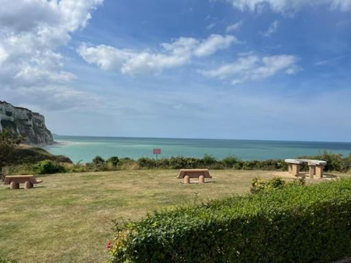 Le gîte des Falaises - plage à pied - vue sur mer 10 minutes de Dieppe - Housity