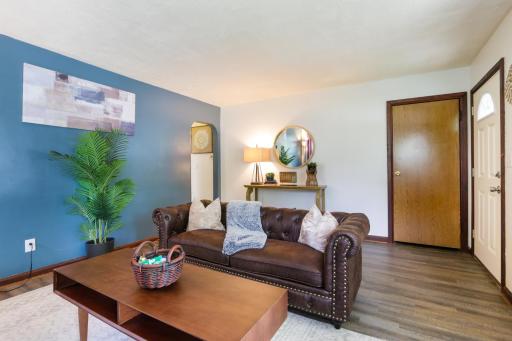 Cozy 3BDRM Home Near Lancaster with Washer Dryer Included - Housity