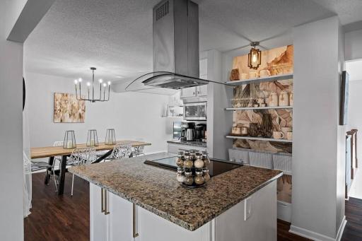 Stylish Minneapolis 6 Bedroom Great for 15 people! Remodeled, new linens, close to everything! - Housity