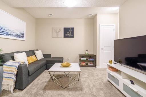 Stylish & Private 2 bedroom guest unit. - Housity