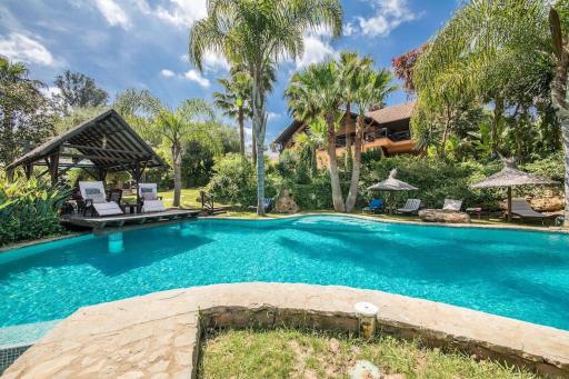 Exotic Tropical Villa w/ Large Pool in Sotogrande! - Housity