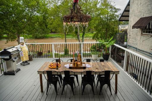 Chateau Royale, Pet Friendly, On Bayou, Downtown! - Housity