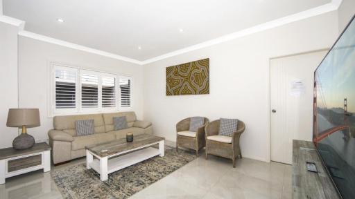 Coastline Retreat - Booker Bay - Housity