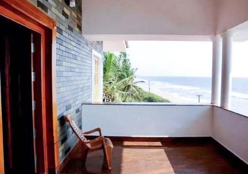 Sea Breeze Beach Inn - Housity
