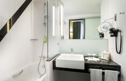 Holiday Inn Zürich Messe, an IHG Hotel - Housity