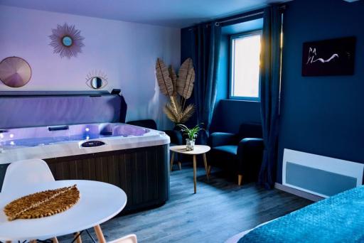 L'Evasion chambre LAOS avec Jacuzzi privatif - Housity