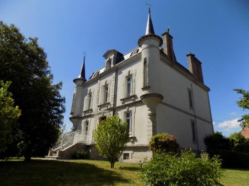 Le Castel de Louis Gîte 15 personnes 6 chambres Billard - Housity