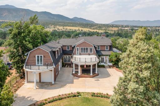 Broadmoor Luxury Mansion With Mountain Views - Housity