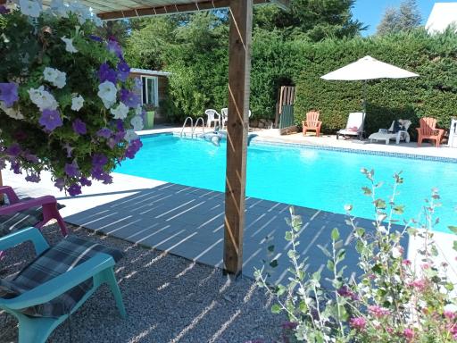 Chalet banane devant piscine, a 6km du festival de piano de la roque d'anthéron - Hizvo