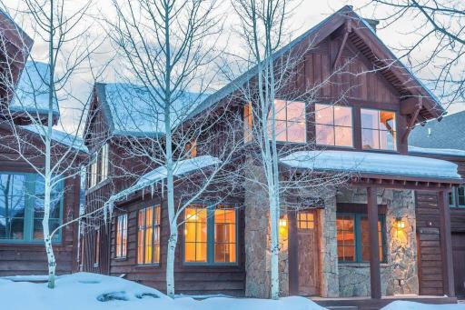 Cabin in the Heart of Town - Big Sky - Housity