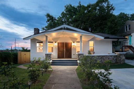 Modern Farmhouse mins from the city - Housity