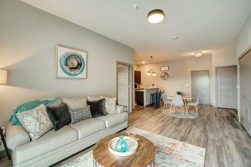 Huge 2 Bed 2 Bath Easy ride to NYC & Parking - Housity