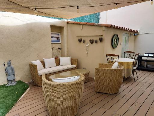 Rez-de-chaussée privatif spacieux 3* d'une villa centre ville - Housity