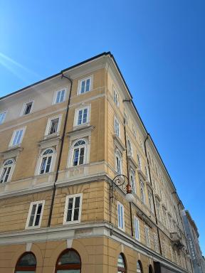Central Corner House - Housity