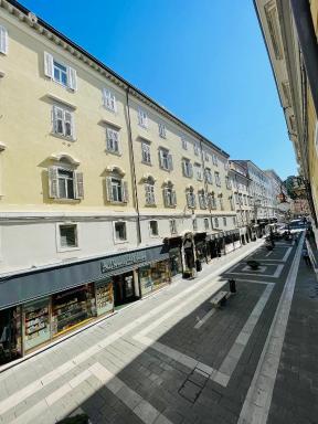 Central Corner House - Housity