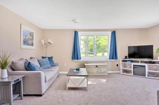 The Cozy Cottage by Otter Lake - Housity