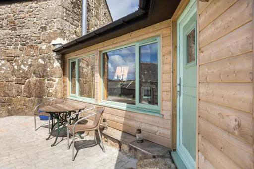 The Olde Piggery, on the coast, Zennor, St Ives - Housity