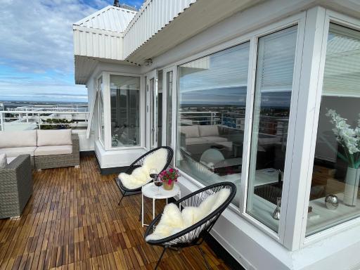 Beautiful penthouse apartment with stunning views - Housity