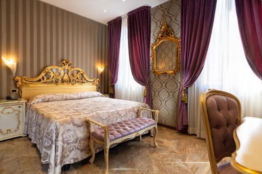 Hotel Santa Marina - Housity