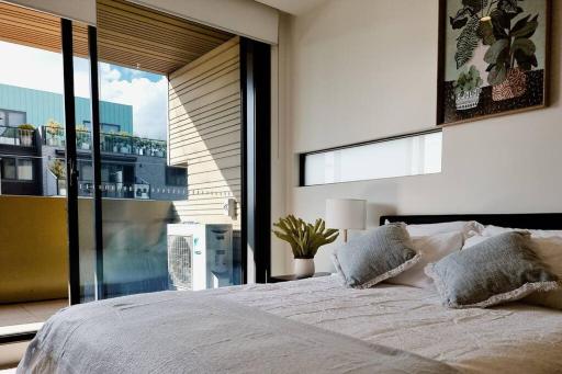 Contemporary 2-Bedroom Apartment 5 Mins to Beach - Housity