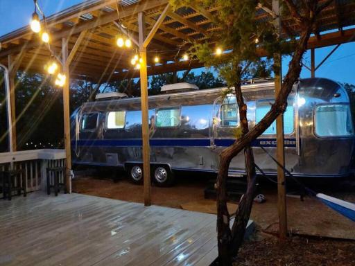 The Steel Magnolia Airstream - Cabins At Rim Rock - Housity