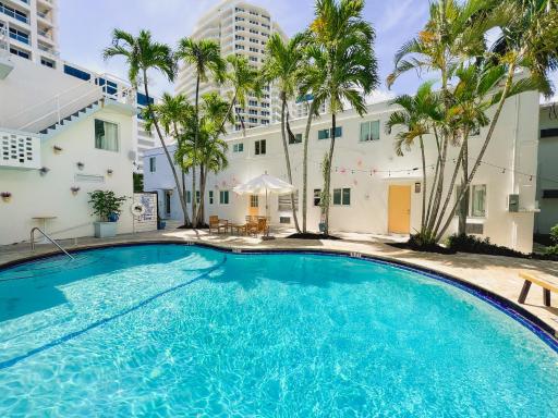 North Beach Hotel - Housity