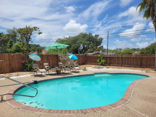 Spacious Coastal Villa with Private Heated Pool, Office & Gameroom - Housity